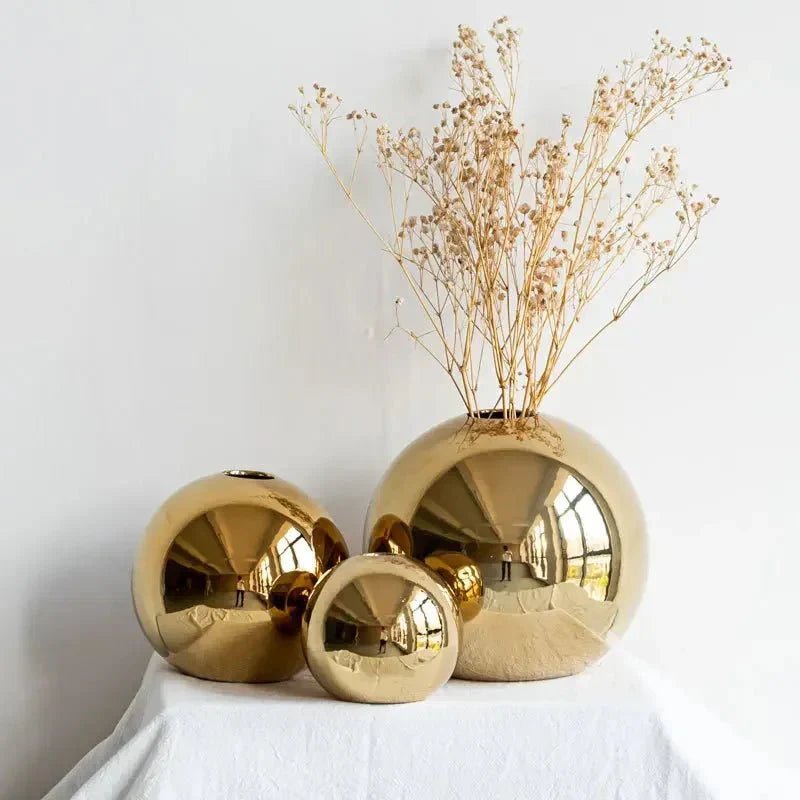 Home by Lorena – Golden Globe Vase - Home by Lorena