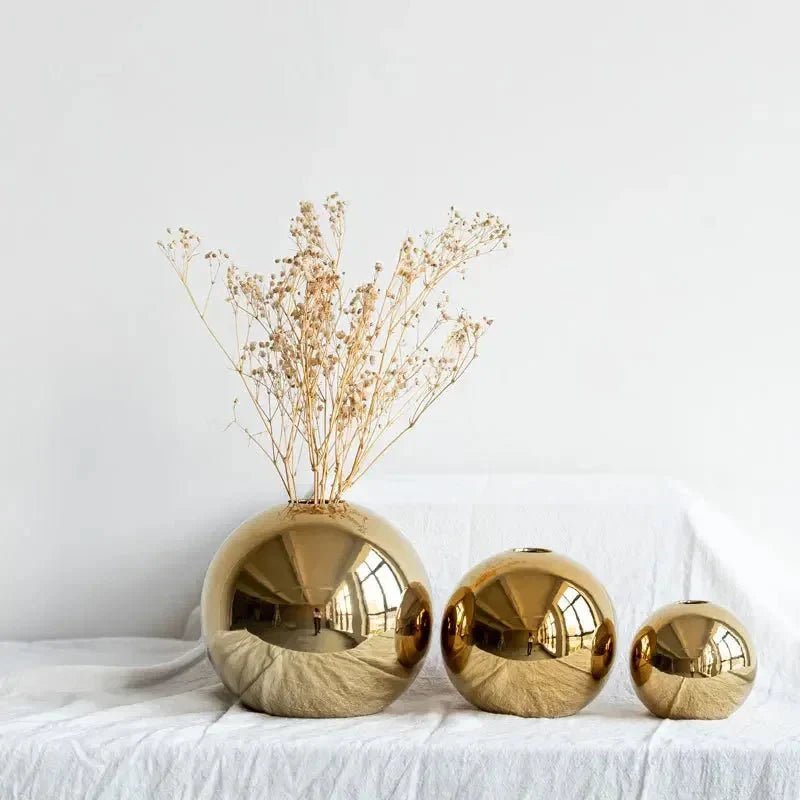 Home by Lorena – Golden Globe Vase - Home by Lorena