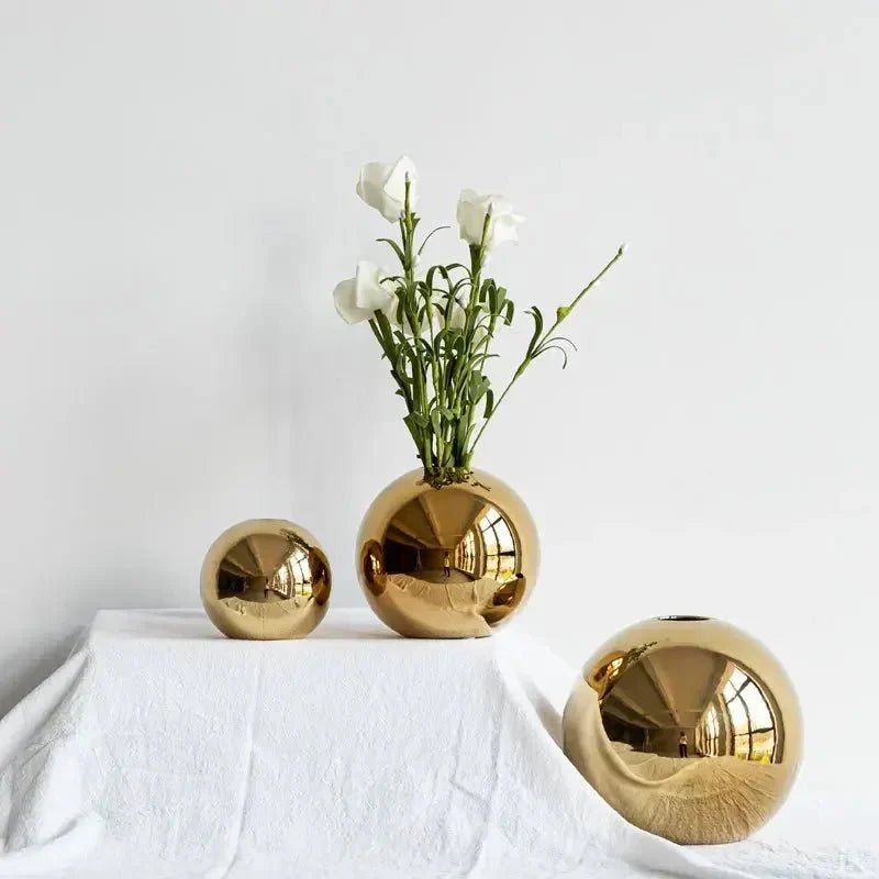 Home by Lorena – Golden Globe Vase - Home by Lorena